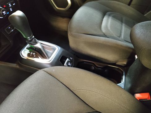 Used 2021 Jeep Renegade Latitude w/ Convenience Group FWD image 26