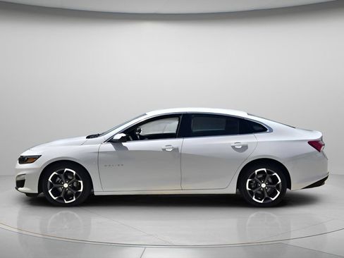 Used 2022 Chevrolet Malibu LT w/ Leather Package FWD image 3