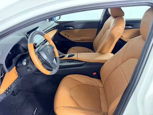 Used 2022 Toyota Avalon Limited w/ Advanced Safety Package FWD image 5