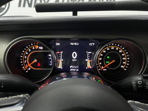 Used 2020 Jeep Wrangler Unlimited Sahara w/ Uconnect 4C Nav & Sound Group AWD/4WD image 21