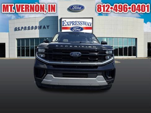 Used 2025 Ford Expedition Max Platinum AWD/4WD image 2