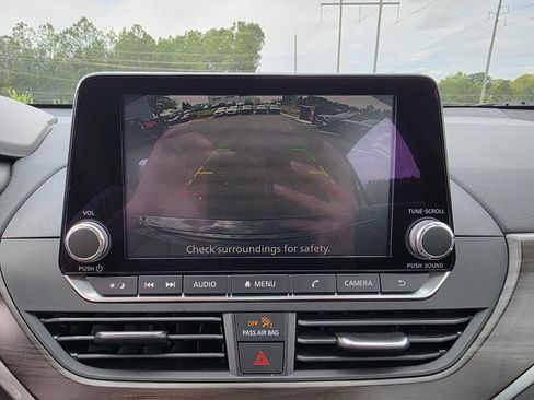 Used 2024 Nissan Altima 2.5 SV AWD/4WD image 19