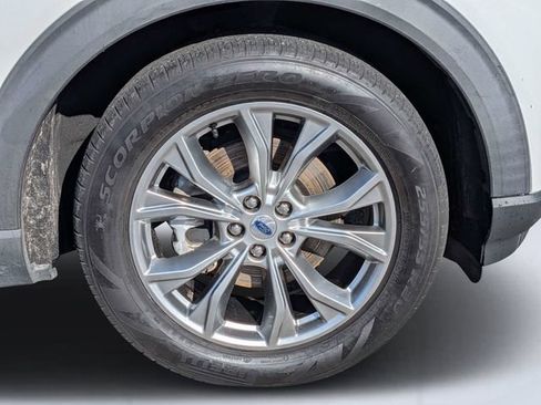 Used 2020 Ford Explorer XLT w/ Equipment Group 202A RWD image 10