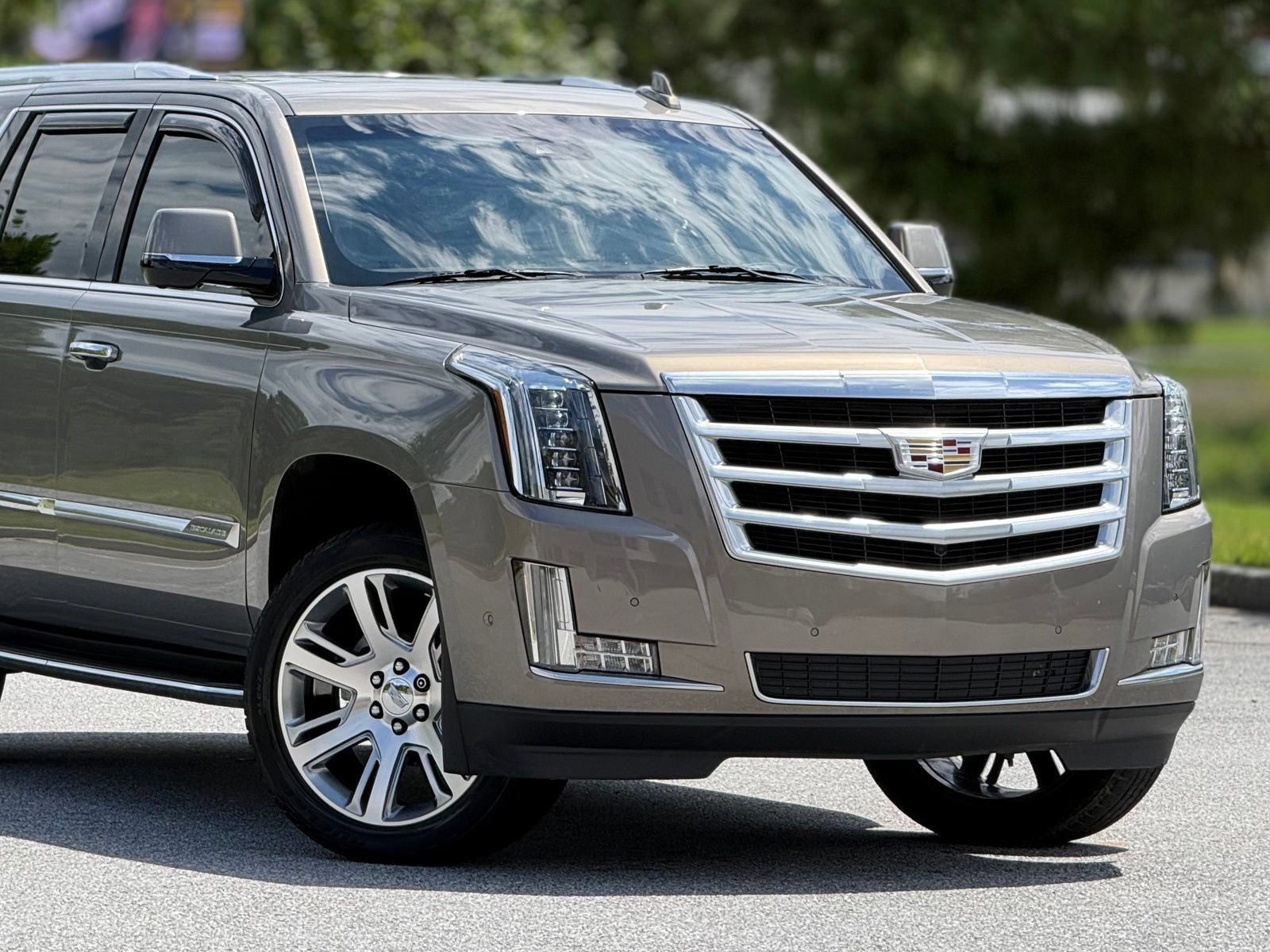 Used 2017 Cadillac Escalade Luxury RWD image 48