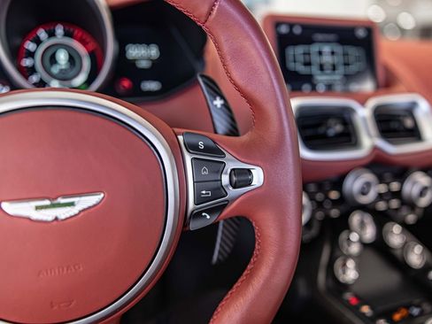 Used 2023 Aston Martin V8 Vantage Coupe RWD image 24