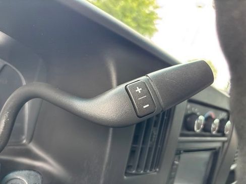 Used 2011 Chevrolet Express 2500 RWD image 20