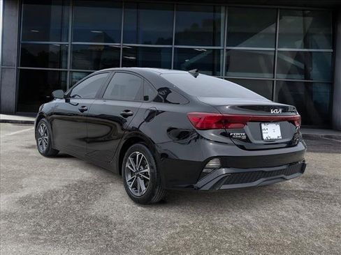 Used 2023 Kia Forte LXS image 4