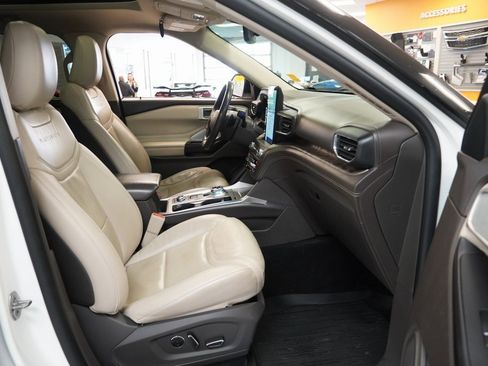 Used 2020 Ford Explorer Platinum w/ Premium Technology Package image 36