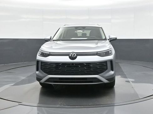 New 2026 Volkswagen Tiguan SE image 2