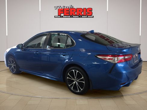 Used 2020 Toyota Camry SE FWD image 3