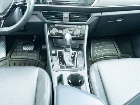 Used 2020 Volkswagen Jetta SE FWD image 34