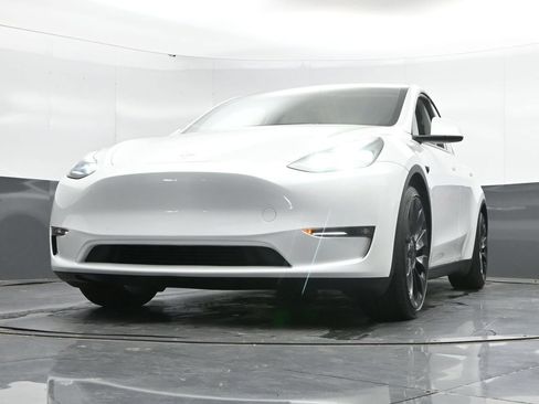 Used 2023 Tesla Model Y Performance AWD/4WD image 45
