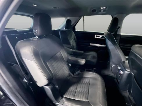 Used 2020 Ford Explorer XLT RWD image 19