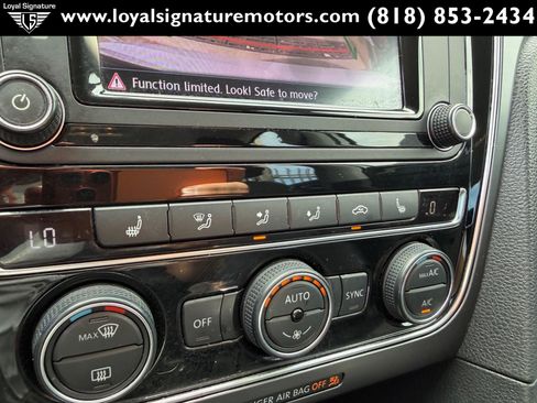 Used 2018 Volkswagen Passat 2.0T R-Line w/ R-Line Lighting Package FWD image 26
