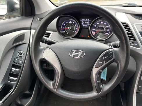 Used 2015 Hyundai Elantra SE image 14
