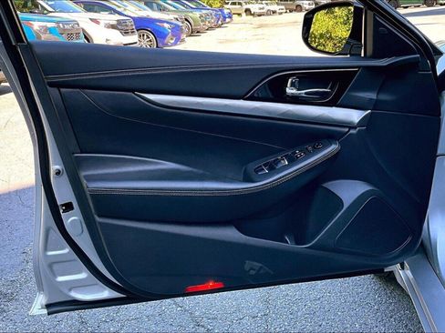 Used 2022 Nissan Maxima SV w/ Floor Mat Group FWD image 12