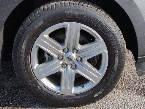 Used 2018 Ford Expedition XLT w/ Equipment Group 202A RWD image 11