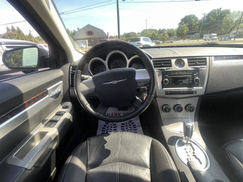Used 2010 Chrysler Sebring Limited FWD image 4