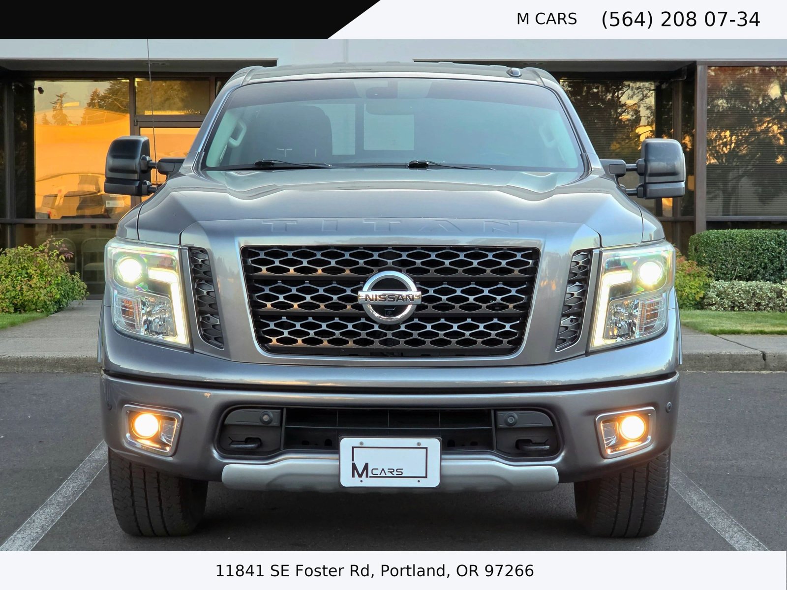 Used 2017 Nissan Titan PRO-4X w/ Pro-4x Convenience Package AWD/4WD image 3