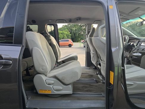 Used 2012 Toyota Sienna LE FWD image 19
