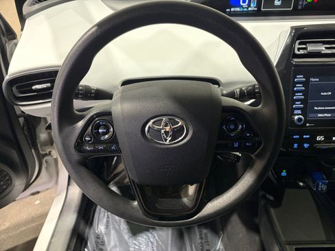 Used 2022 Toyota Prius LE AWD/4WD image 12