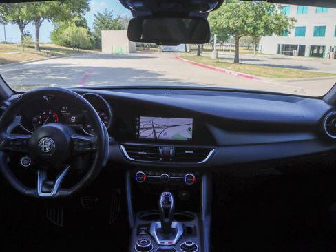 Used 2022 Alfa Romeo Giulia Veloce RWD image 25
