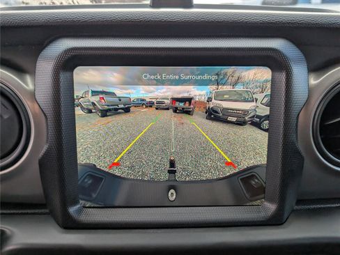 Used 2021 Jeep Gladiator Willys image 25