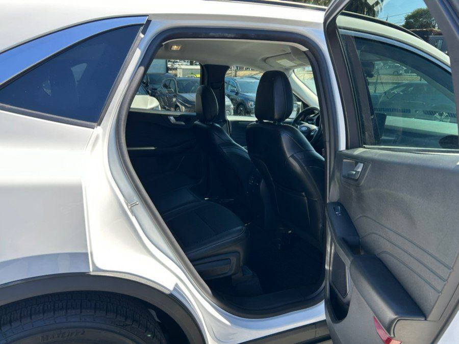 Used 2023 Ford Escape SE FWD image 40