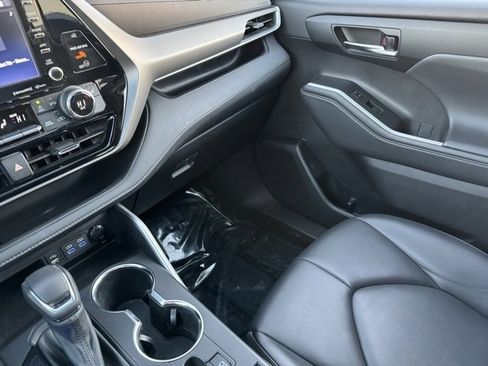Certified 2022 Toyota Highlander XLE image 26