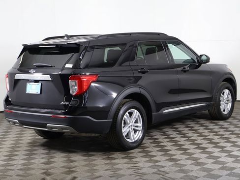 Used 2023 Ford Explorer XLT w/ Equipment Group 202A image 8
