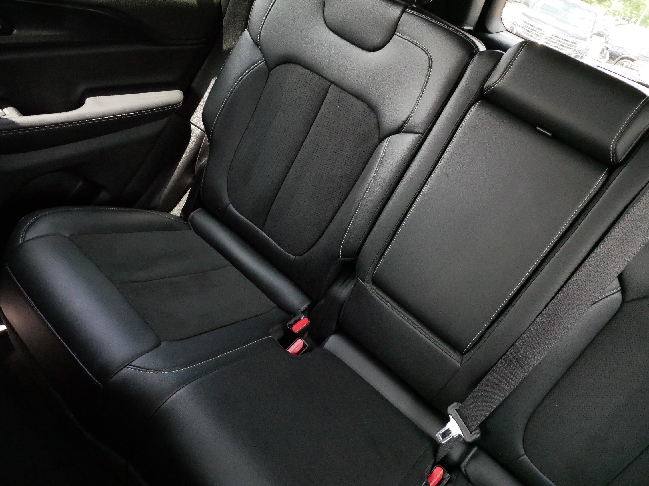 Used 2023 Jeep Grand Cherokee Altitude AWD/4WD image 12