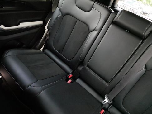 Used 2023 Jeep Grand Cherokee Altitude AWD/4WD image 12