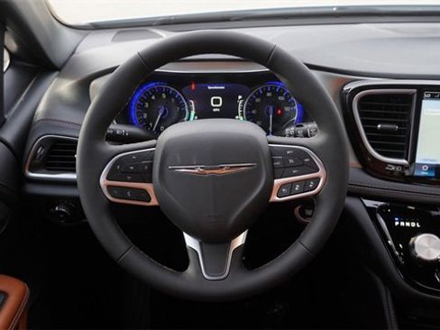 New 2026 Chrysler Pacifica Pinnacle image 18