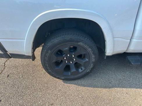 Used 2025 RAM 1500 Big Horn AWD/4WD image 9