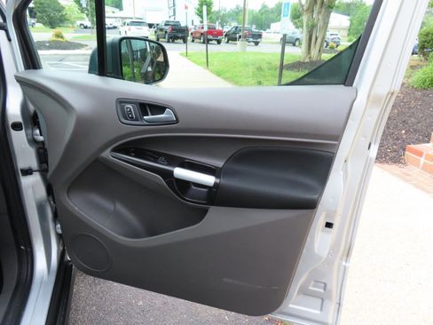 Used 2020 Ford Transit Connect XLT FWD image 18