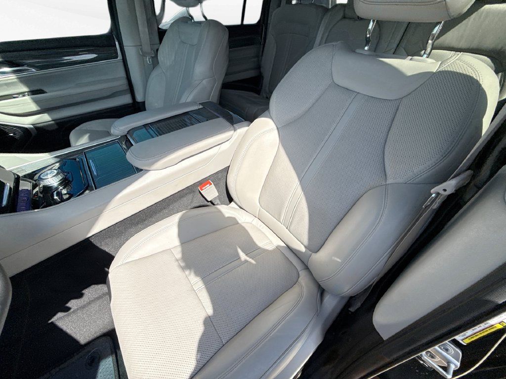 Used 2022 Jeep Wagoneer Series II AWD/4WD image 13