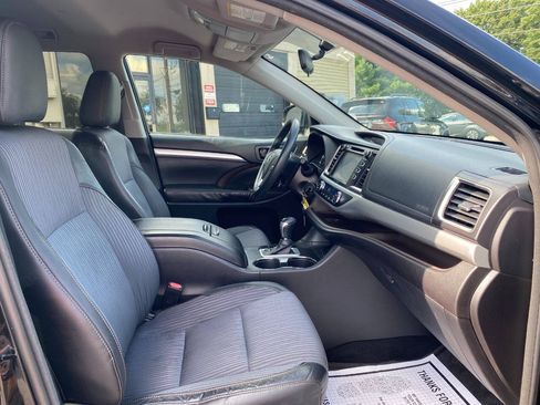 Used 2016 Toyota Highlander Plus AWD/4WD image 32