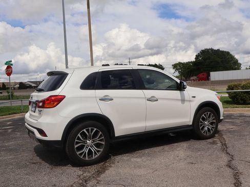 Used 2019 Mitsubishi Outlander Sport SE FWD image 11