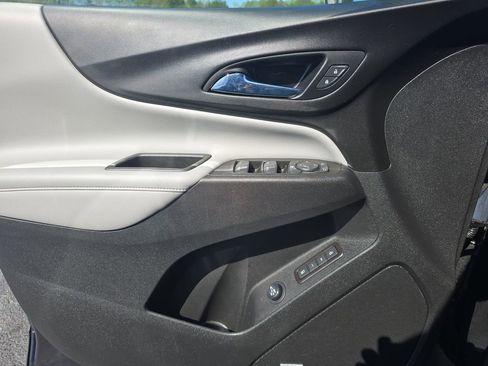 Used 2021 Chevrolet Equinox Premier FWD image 27