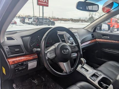 Used 2011 Subaru Outback 2.5i Limited image 8