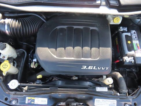 Used 2016 Dodge Grand Caravan American Value Package w/ UConnect Hands-Free Group FWD image 10