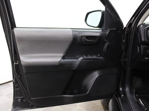 Used 2020 Toyota Tacoma SR image 6