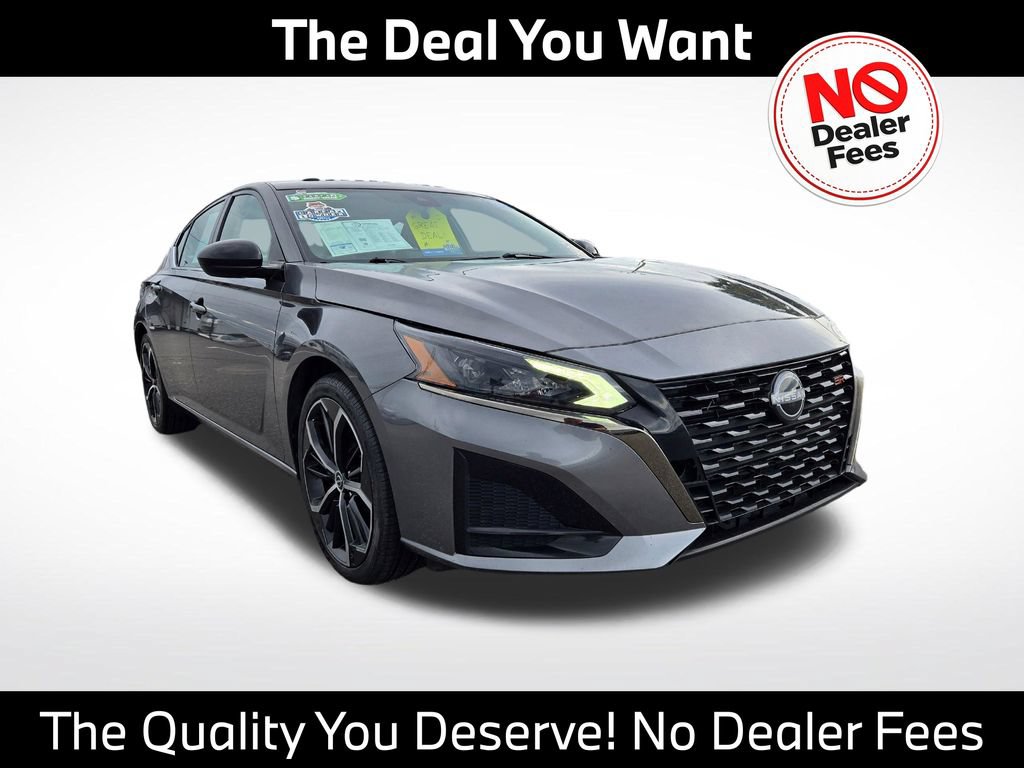 Used 2024 Nissan Altima 2.5 SR w/ SR Premium Package FWD image 1