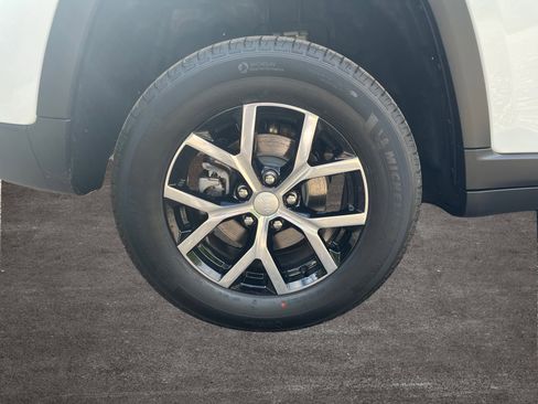 New 2025 Jeep Grand Cherokee Limited image 38