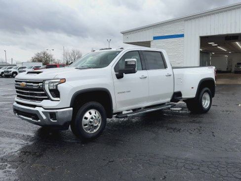 Used 2024 Chevrolet Silverado 3500 LTZ w/ LTZ Convenience Package image 4