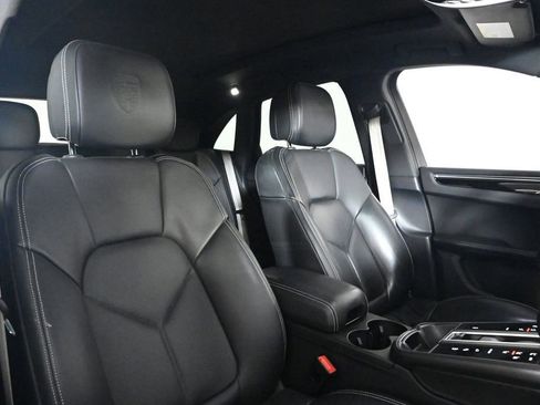 Certified 2023 Porsche Macan AWD/4WD image 18