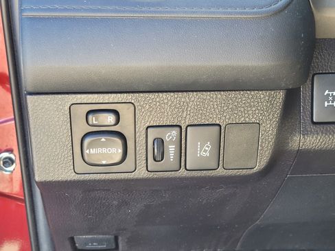 Used 2018 Toyota RAV4 LE w/ All Weather Liner Package AWD/4WD image 16