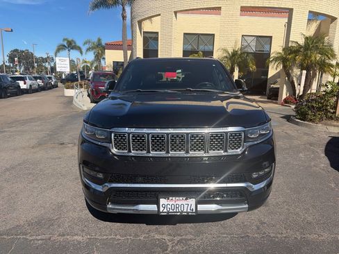 Used 2023 Jeep Grand Wagoneer 4WD image 2