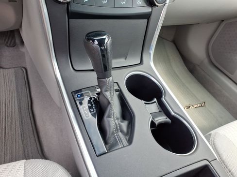 Used 2015 Toyota Camry LE image 19