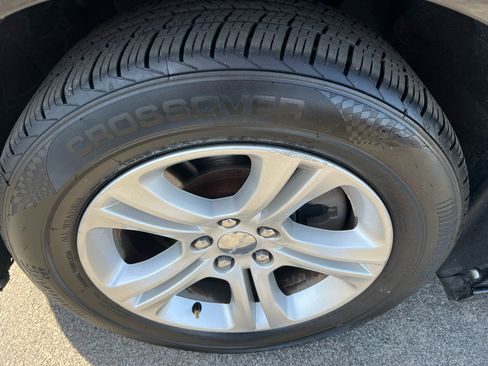 Used 2019 Dodge Charger SXT image 3